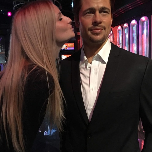 Meet your Posher, Nichole 💗 - Picture 3 of 4